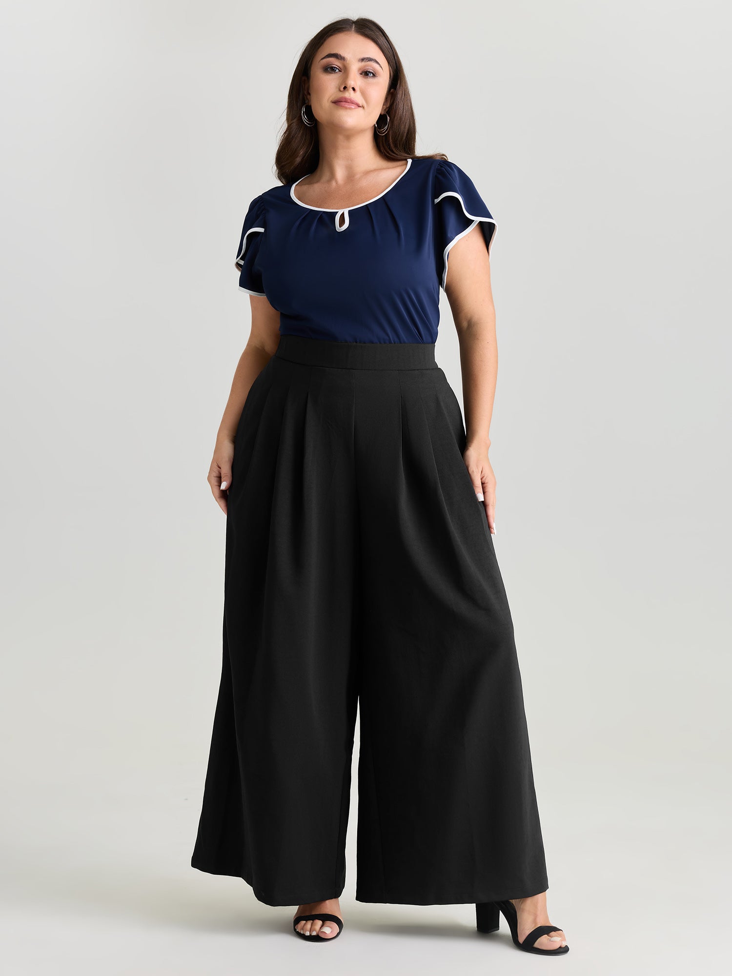 Pleated Wide-Leg Curve-Friendly Pants