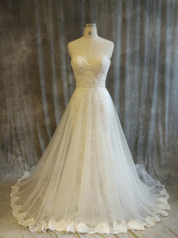Elegant Backless A-Line Strapless Sweetheart Lace Tulle Chapel Train Wedding Dresses