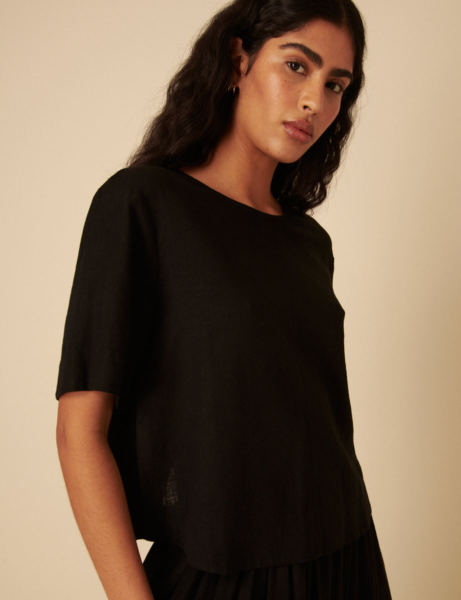 Black Linen-Rich Short Sleeve Top