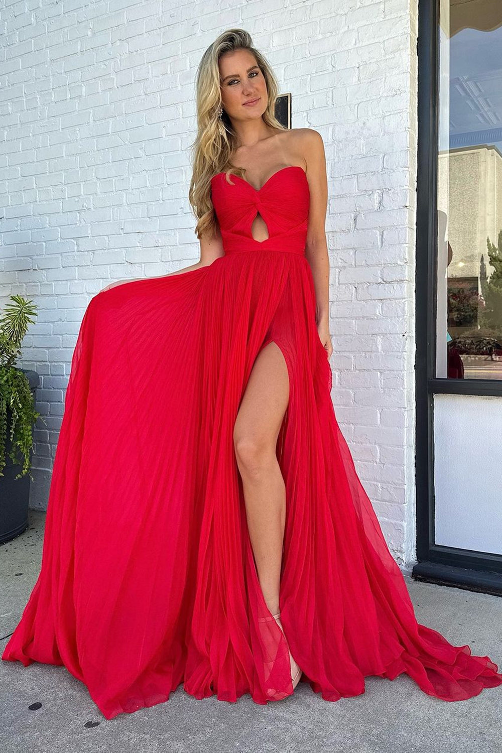 Sweetheart Red A-Line Chiffon Prom Dress with Pleats and Slit