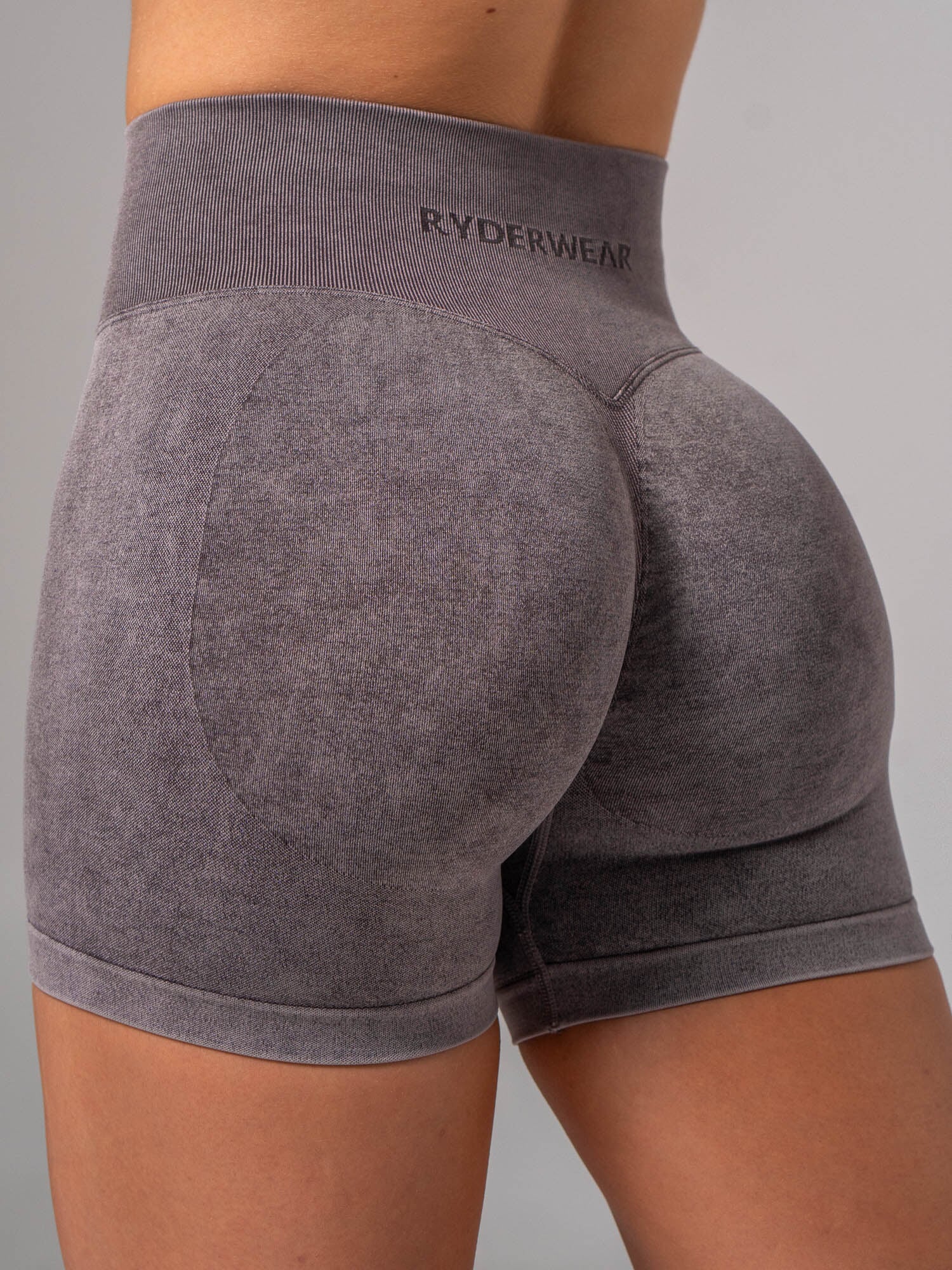 Stonewash Seamless Invisible Scrunch Shorts - Cocoa