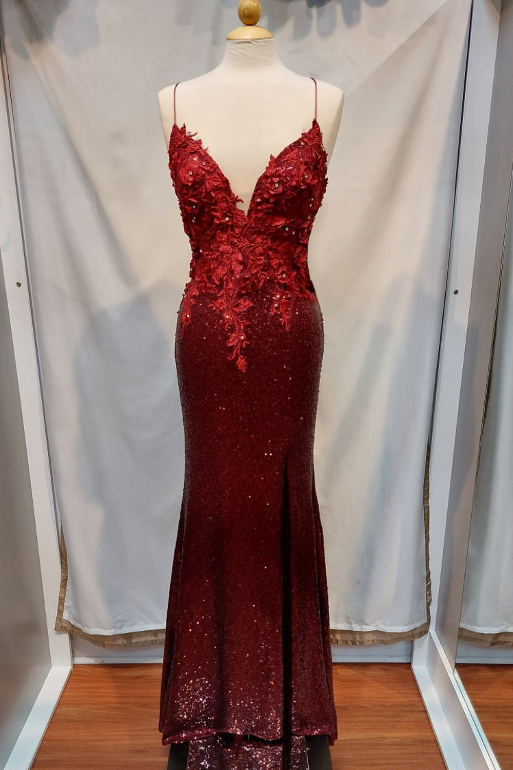 Sequined Burgundy Sheath Prom Dress with Spaghetti Straps and Appliques