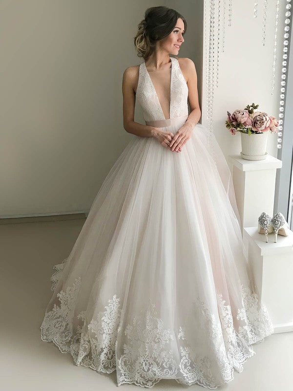 Beautiful V-Neck Backless Sleeveless Tulle Ball Gown Lace Wedding Dresses with Court Train