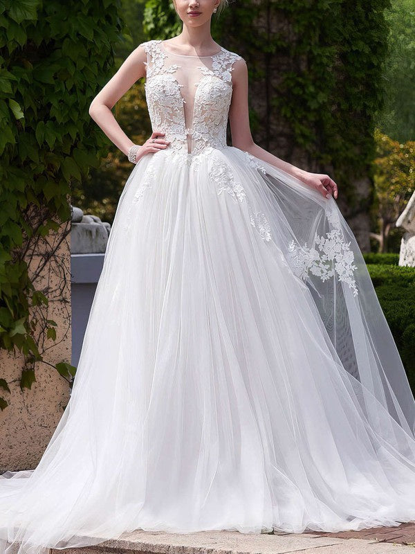Beautiful Sleeveless Crew Neck Backless Ball Gown Tulle Court Train Wedding Dresses with Appliques