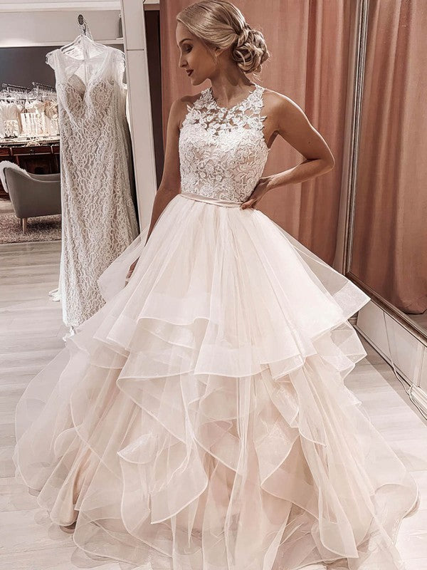 Gorgeous Sleeveless Cascading Ruffles Tulle Ball Gown Wedding Dresses with Ribbon