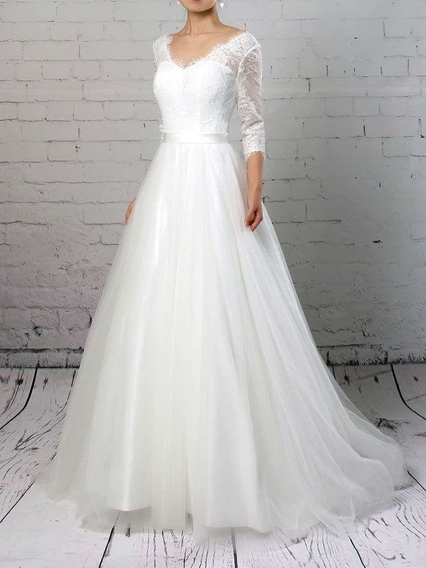 Beautiful V-Neck 3/4 Long Sleeves Lace Tulle Ball Gown Wedding Dresses with Ribbon