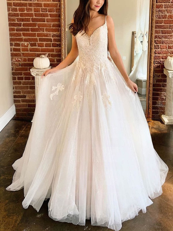 Beautiful V-Neck Spaghetti Straps Sleeveless Tulle Court Train Wedding Dresses