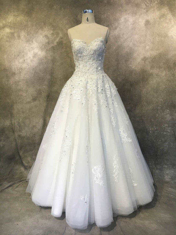 Elegant Sweetheart Strapless Ball Gown Wedding Dresses with Appliques