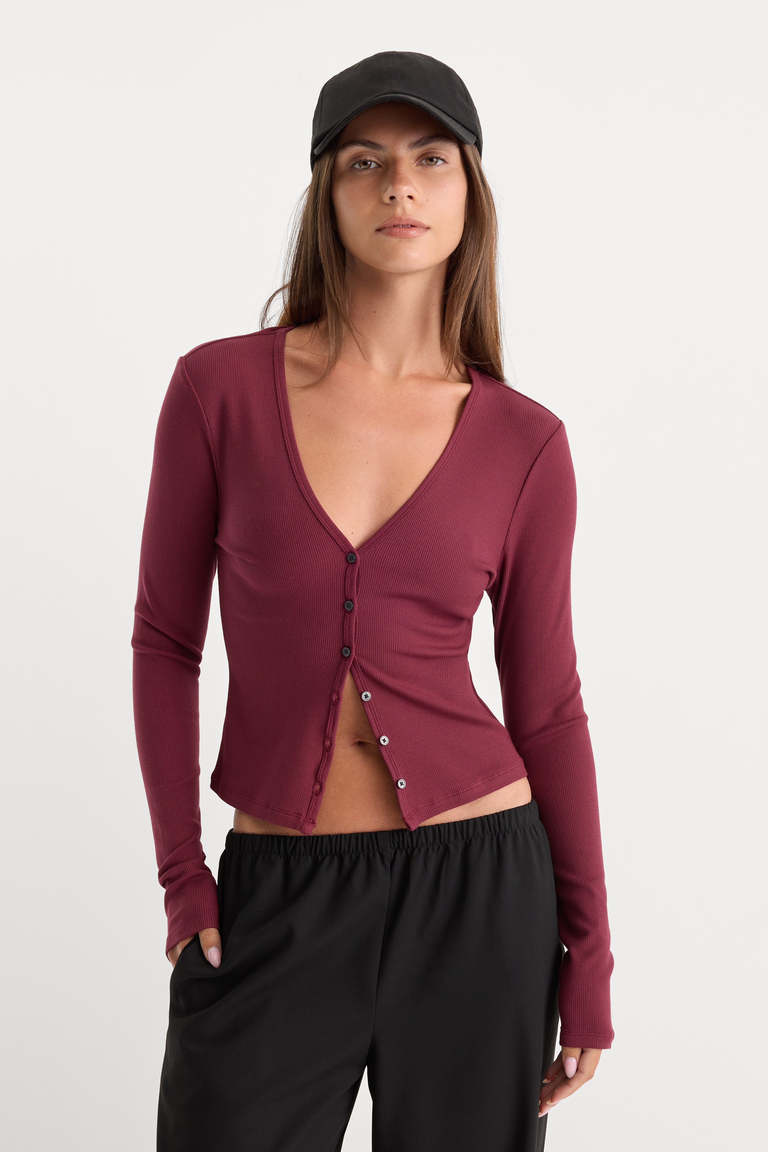 THE RIB V NECK CARDIGAN | BERRY NOIR