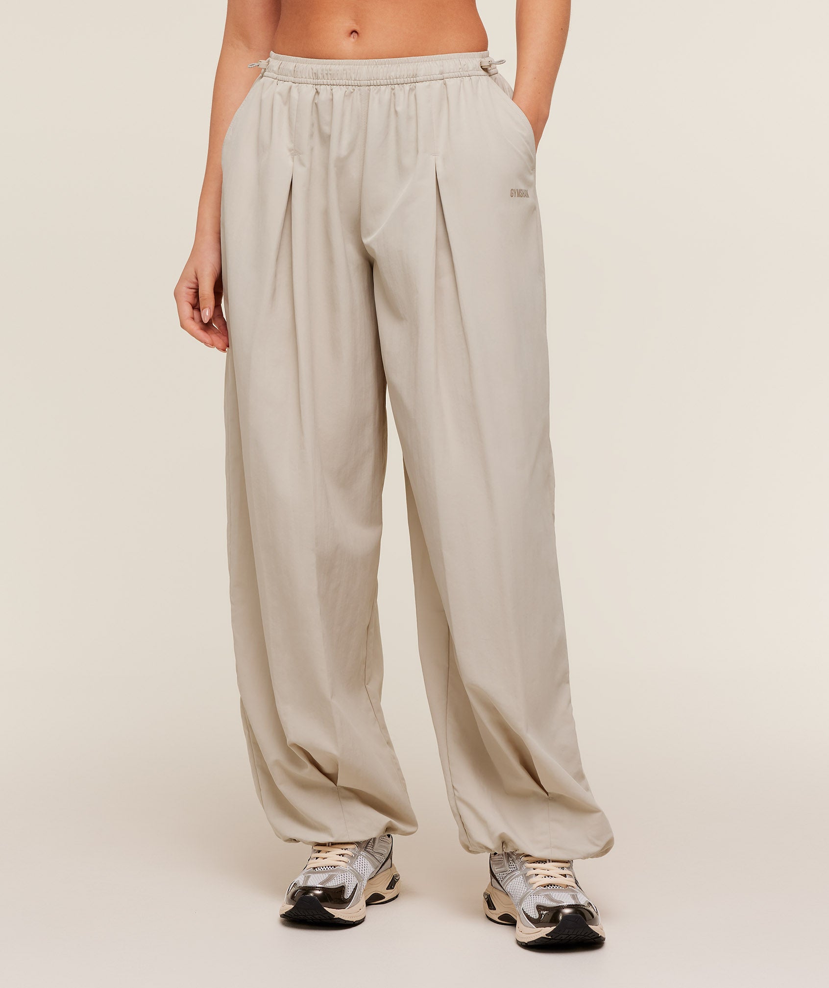 Gymshark Weekend Lifestyle Parachute Pants - Pebble Grey