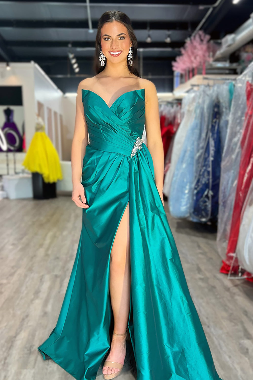 Sweetheart A-Line Prom Dress in Emerald Green with Ruched Satin Long Design