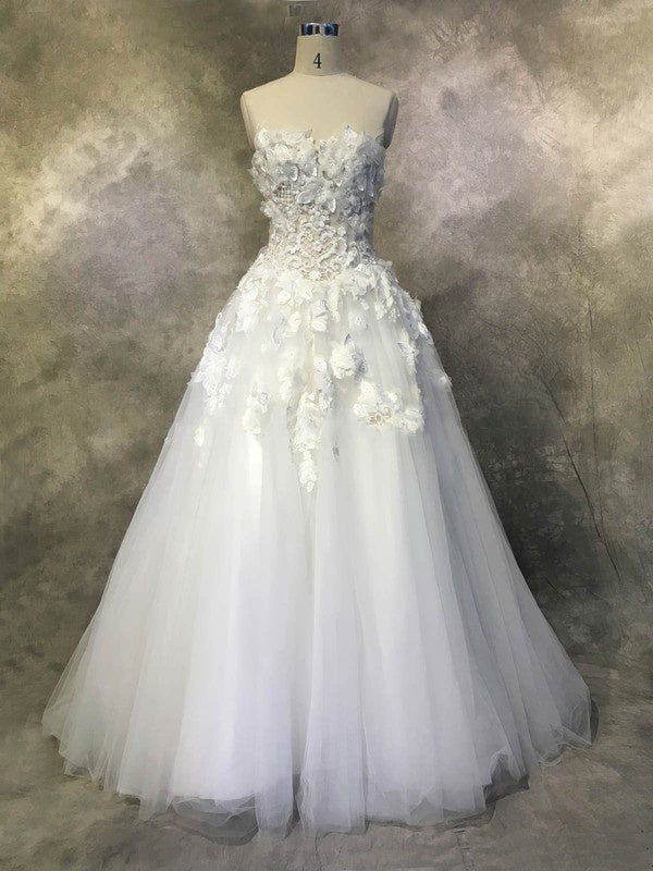 Gorgeous Strapless Lace Ball Gown Wedding Dresses with Chapel Train