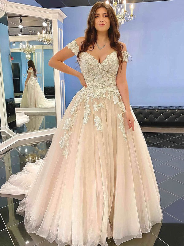 Luxurious Chapel Train Off-The-Shoulder V-Neck Tulle Ball Gown Wedding Dresses with Appliques