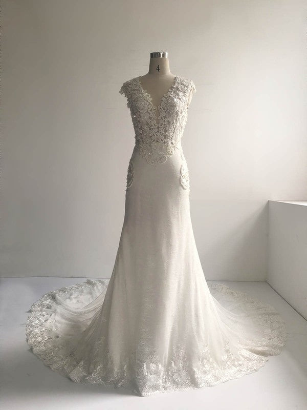 Elegant Sheath V-Neck Tulle Lace Court Train Wedding Dresses with Appliques