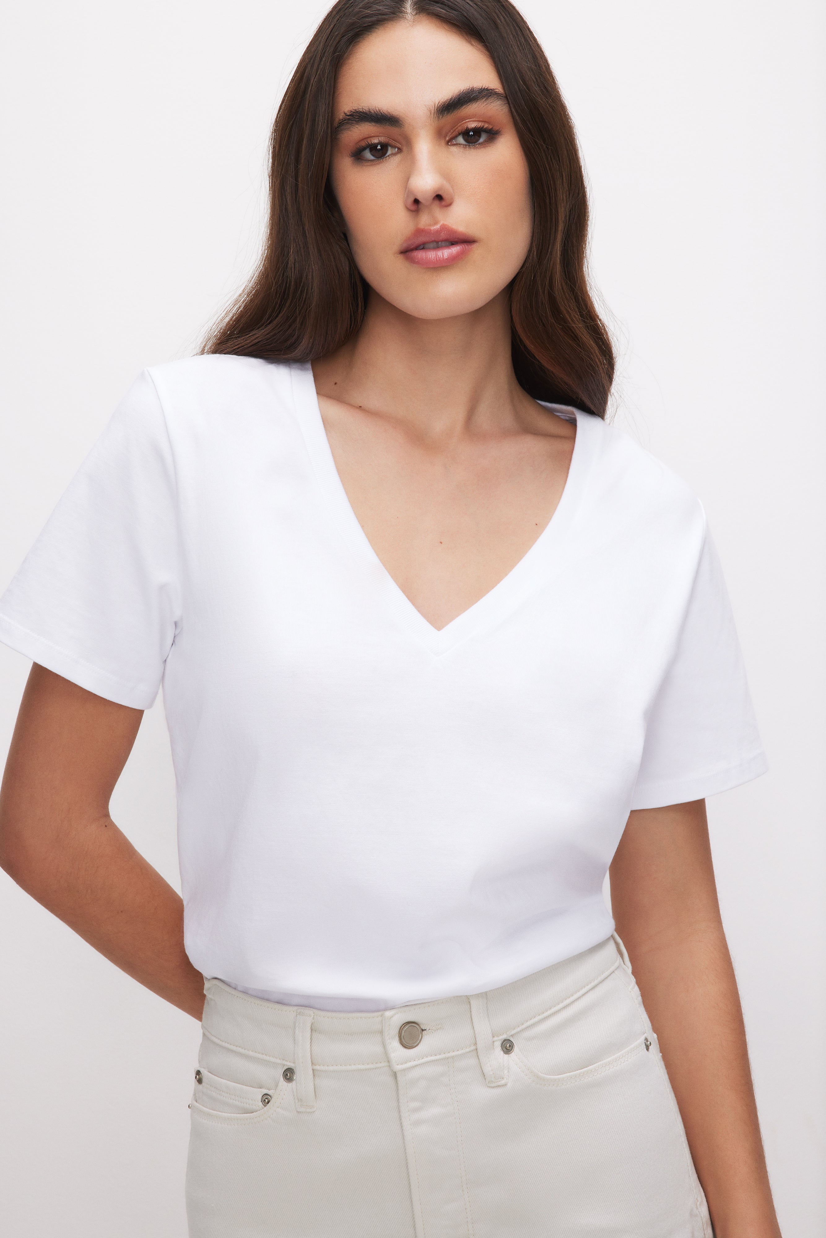 COTTON CLASSIC V-NECK TEE | WHITE001