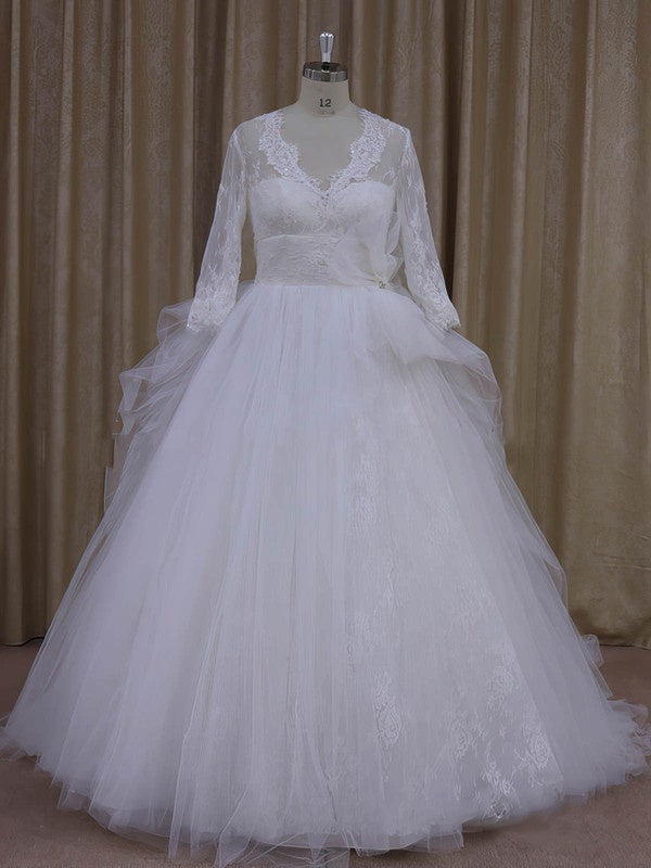 Beautiful V-Neck Long Sleeves Tulle Ball Gown Lace Wedding Dresses with Appliques