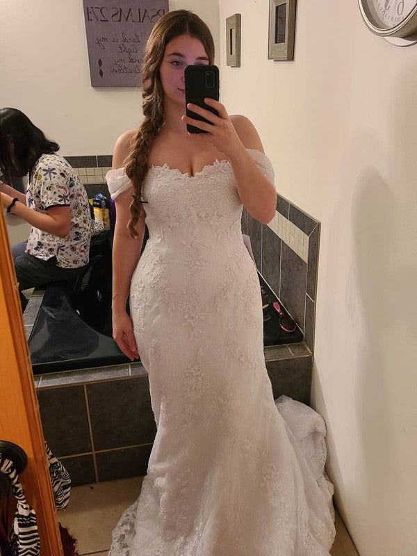 Gorgeous Trumpet Sweetheart Off-The-Shoulder Lace Wedding Dresses