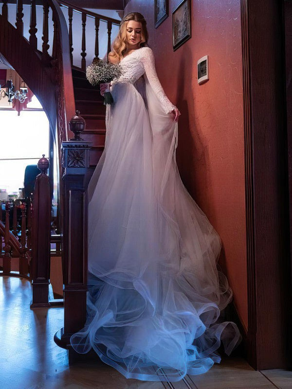 Elegant Trumpet V-Neck Long Sleeves Lace Wedding Dresses