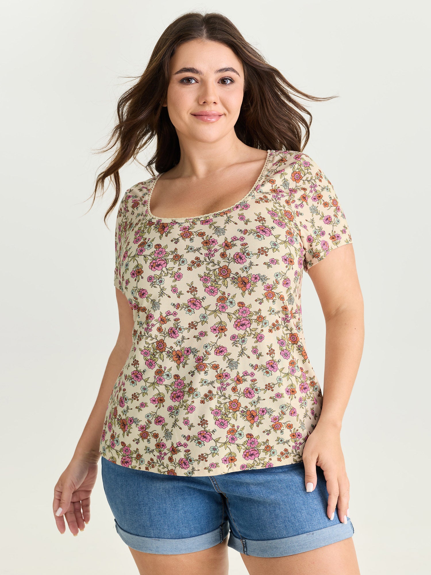 Floral Print Scoop Neckline Fitted T-Shirt
