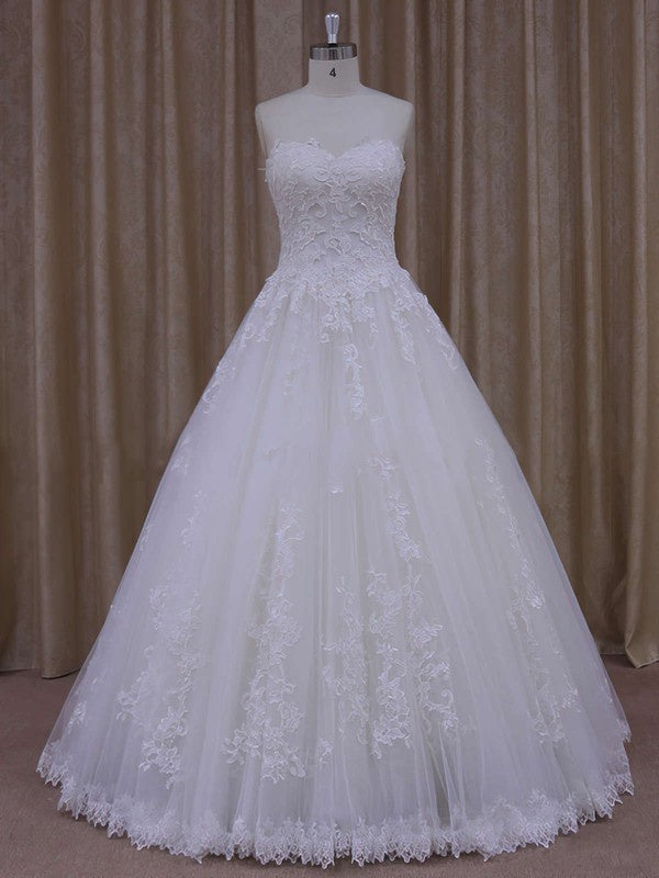 Beautiful Ball Gown Sweetheart Strapless Lace Floor-Length Wedding Dresses with Appliques