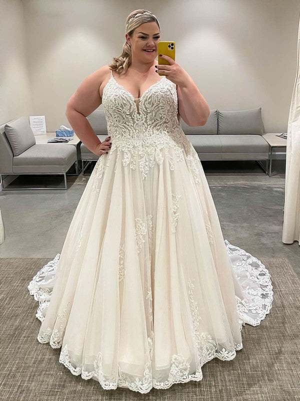 Gorgeous Plus Size V-Neck Lace Tulle Wedding Dresses with Appliques