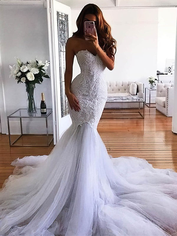 Chic Mermaid Sweetheart Strapless Tulle Lace Court Train Wedding Dresses with Appliques