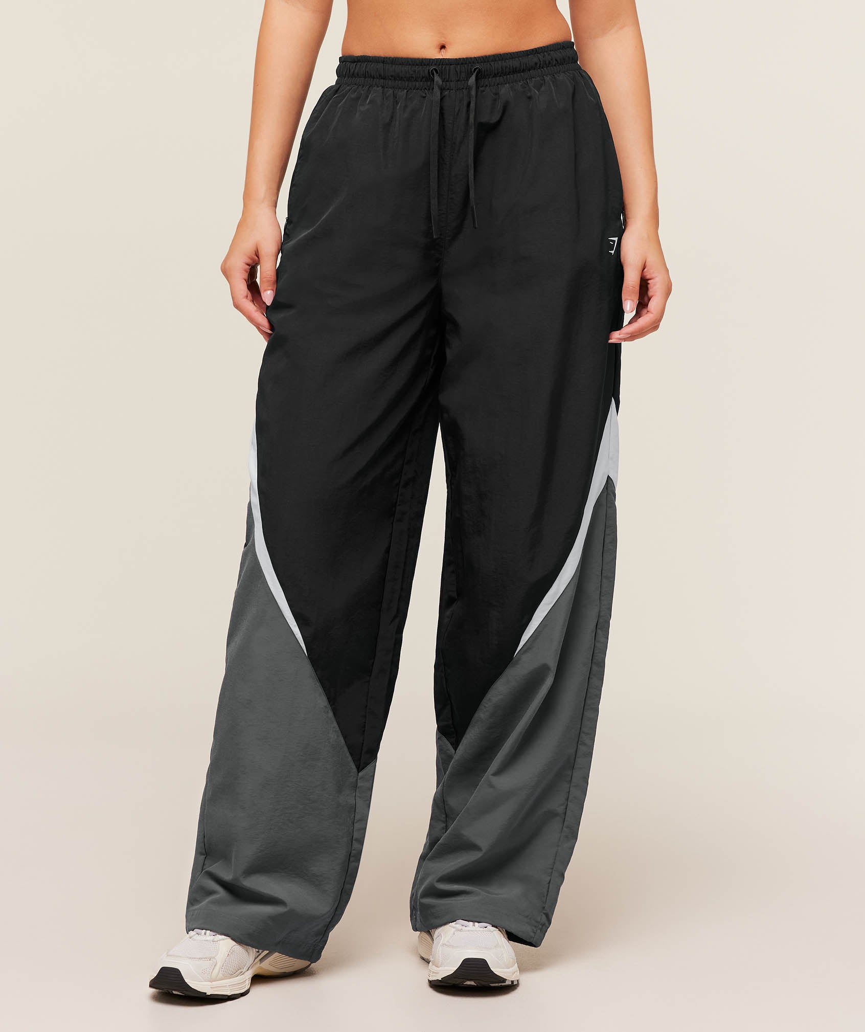 Gymshark Contrast Track Pants - Black/Graphite Grey/Oat White