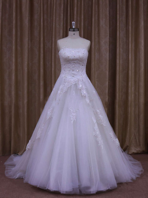 Sexy Strapless Ball Gown Tulle Chapel Train Wedding Dresses with Rhinestones