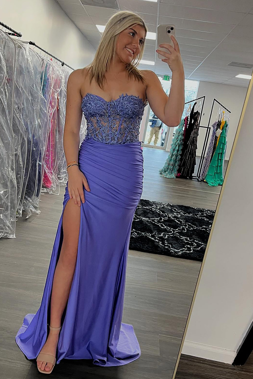 Sweetheart Lilac Long Prom Dress with Pleated Sheath and Appliqued Slit