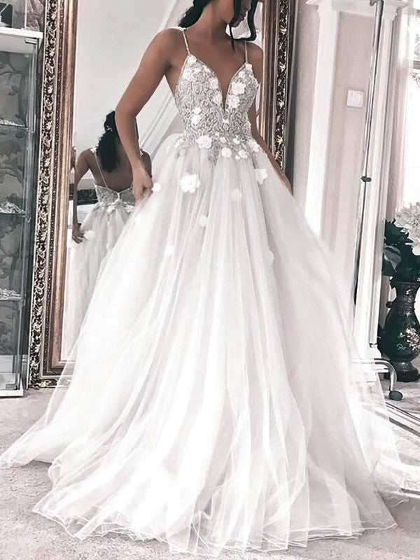 Stunning V-Neck Spaghetti Straps Tulle Ball Gown Wedding Dresses with Appliques