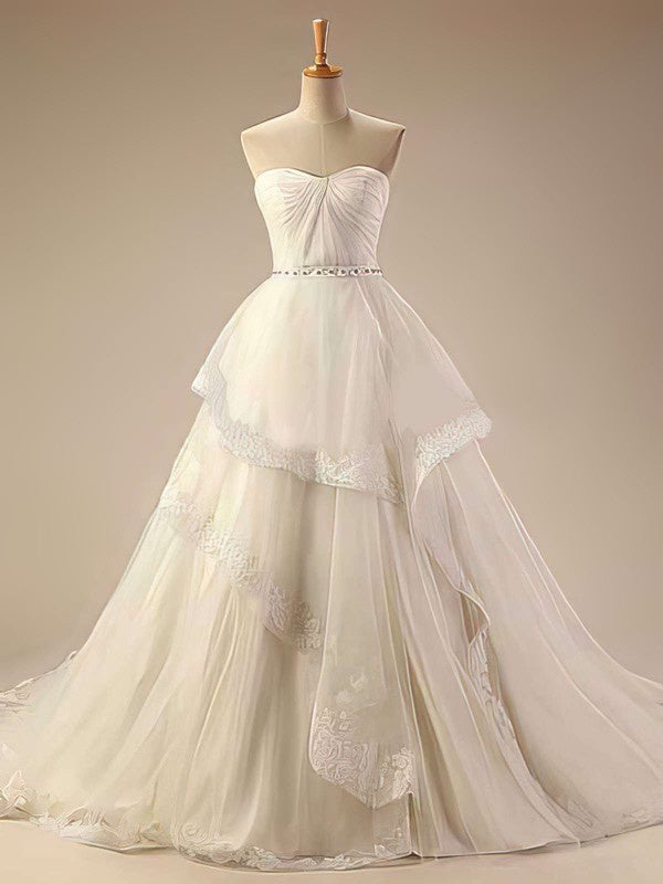 Stunning Ball Gown Sweetheart Strapless Tulle Chapel Train Wedding Dresses with Beads