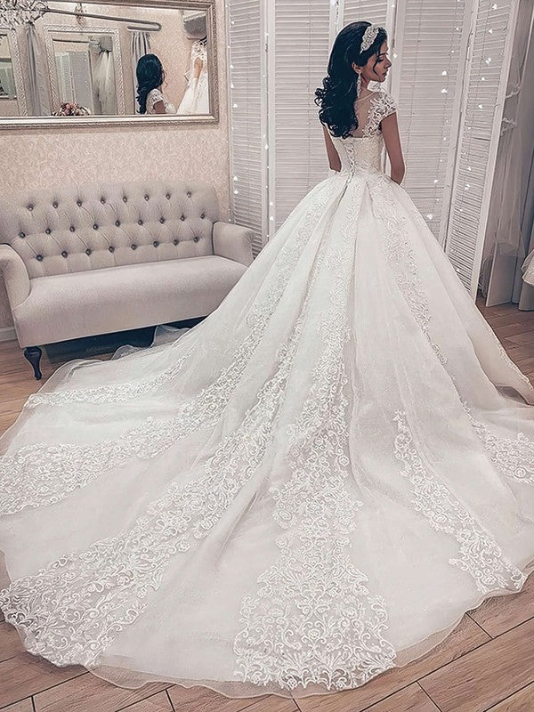 Elegant Cathedral Train Crew Short Sleeves Ball Gown Lace Wedding Dresses with Appliques