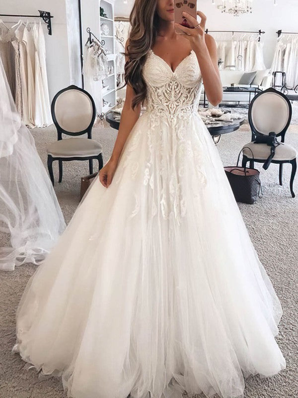 Elegant Ball Gown Sweetheart Lace Tulle Wedding Dresses with Appliques