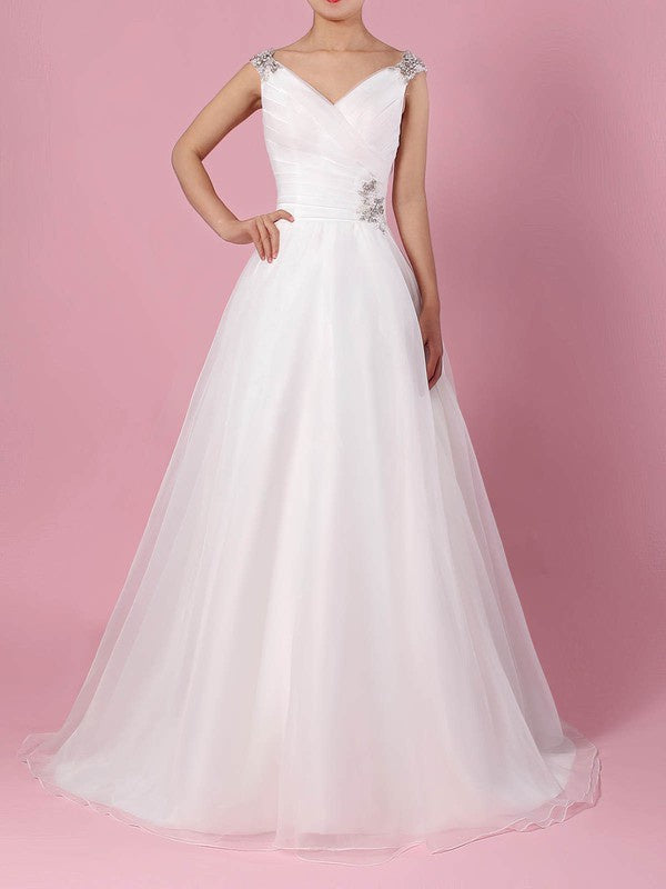 Beautiful V-Neck Sleeveless Ball Gown Tulle Wedding Dresses with Sweep Train