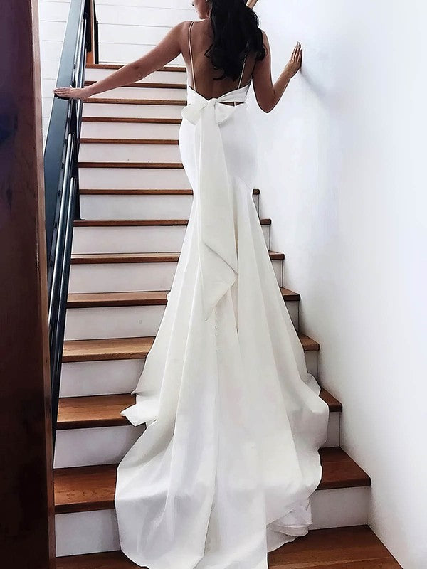 Stunning Trumpet V-Neck Sleeveless Stretch Satin Wedding Dresses with Court Train