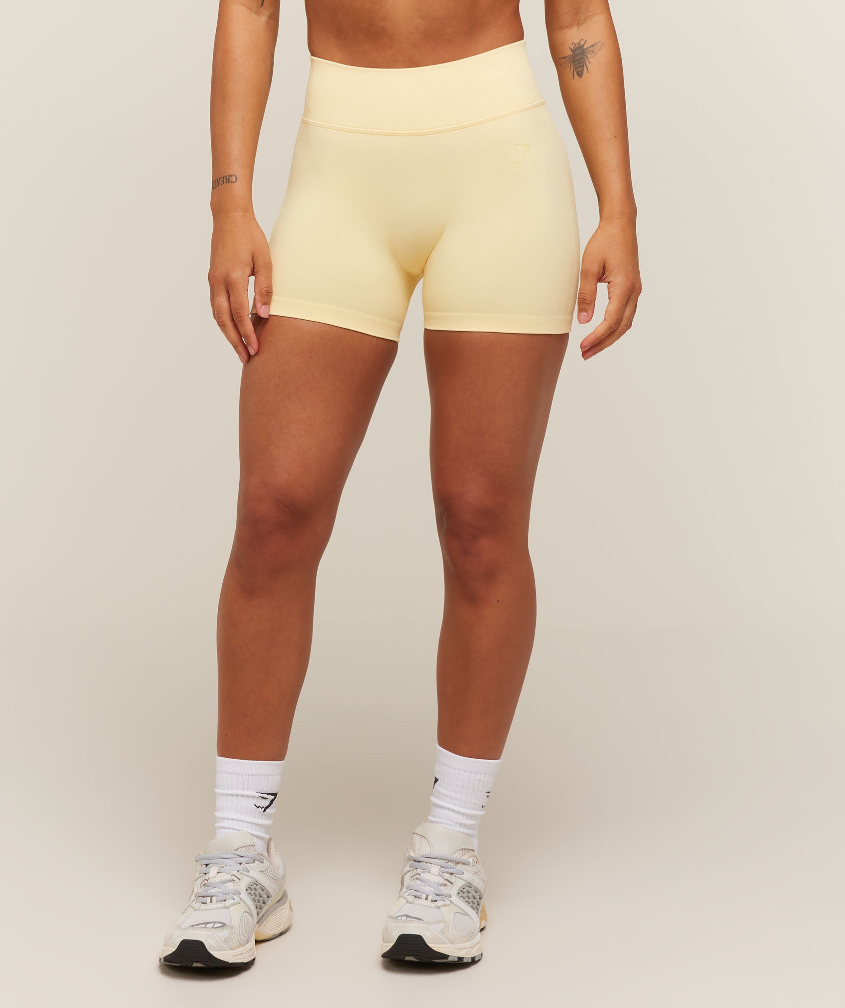 Gymshark Lift Seamless 2.0 Mid-Rise Shorts - Butter Yellow