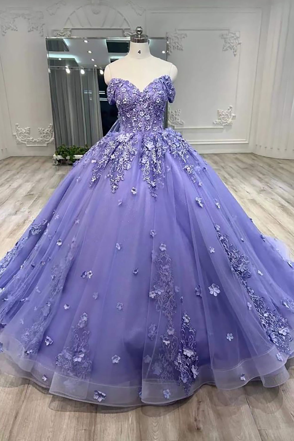 Off-the-Shoulder Lavender Tulle Ball Gown with Applique for Quinceanera