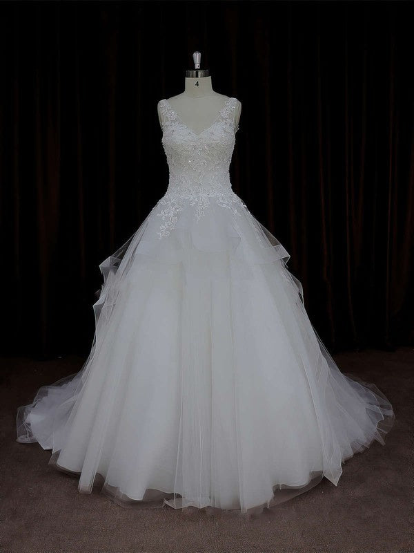 Exquisite V-Neck Sleeveless Ball Gown Tulle Wedding Dresses with Chapel Train