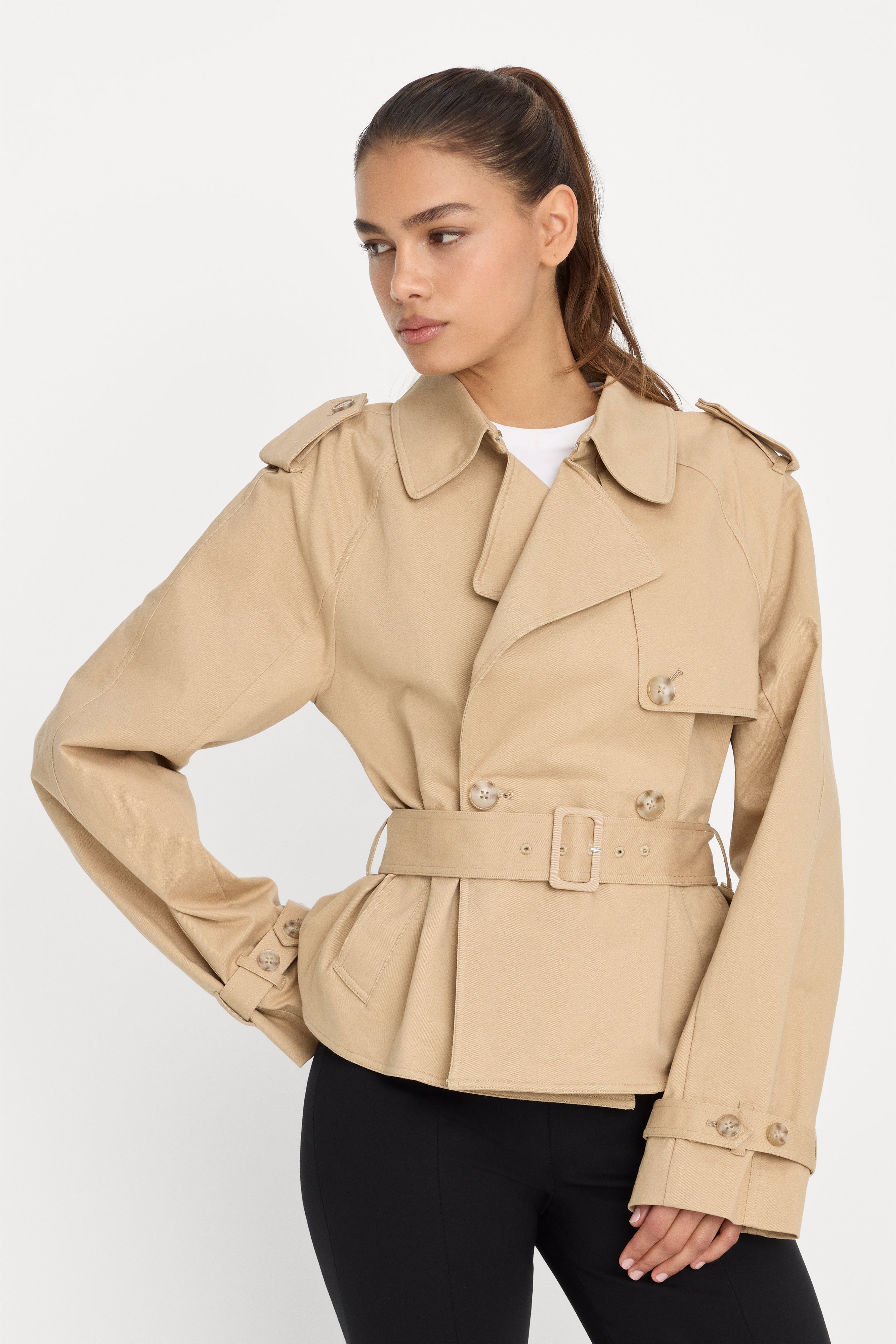 THE CROPPED TRENCH JACKET | SANDY FAWN