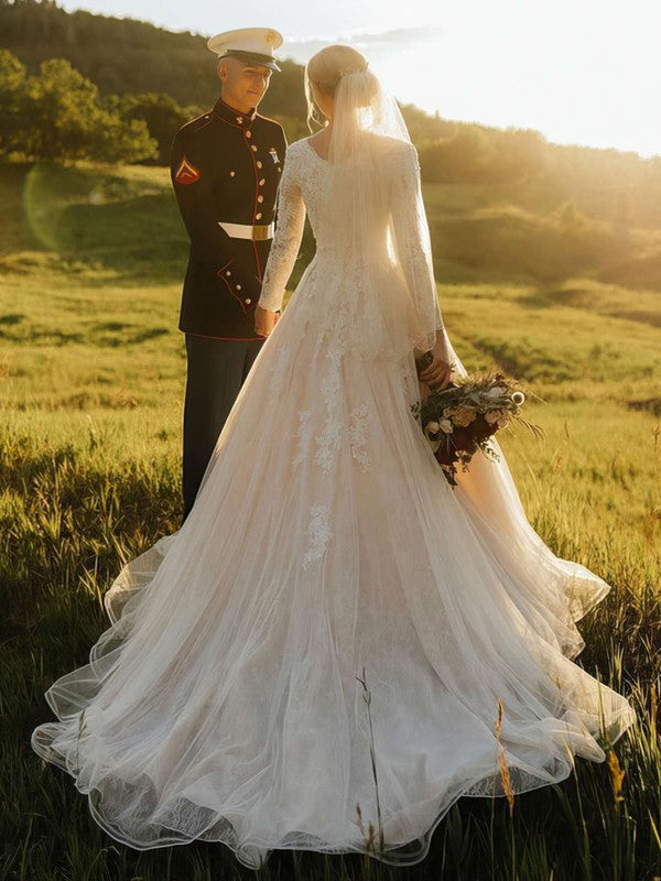 Gorgeous V-Neck Ball Gown Long Sleeves Tulle Wedding Dresses with Court Train
