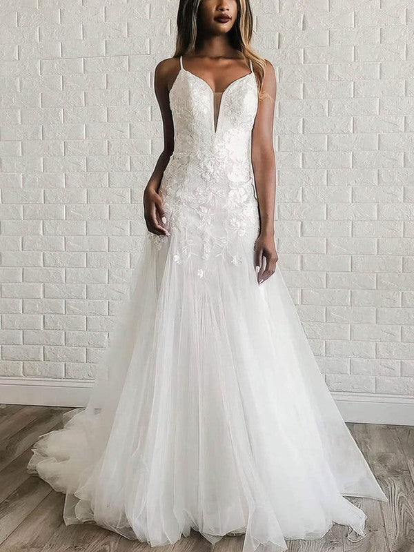 Sexy Deep V-Neck Sapghetti Straps Tulle Court Train Wedding Dresses with Appliques