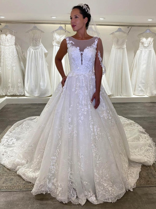 Deluxe Sleeveless Crew Neck Ball Gown Tulle Court Train Wedding Dresses