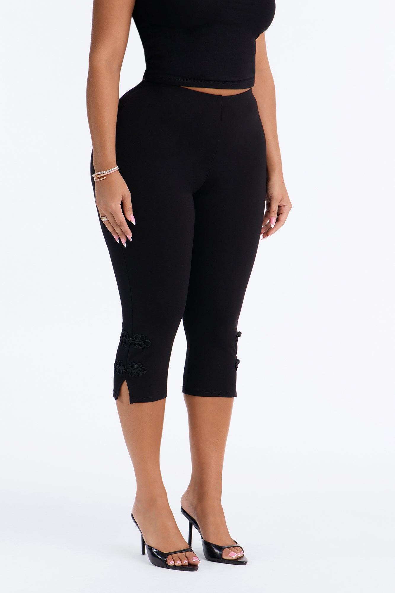 Lulu Frog Closure Trim Skinny Capri Pant - Black