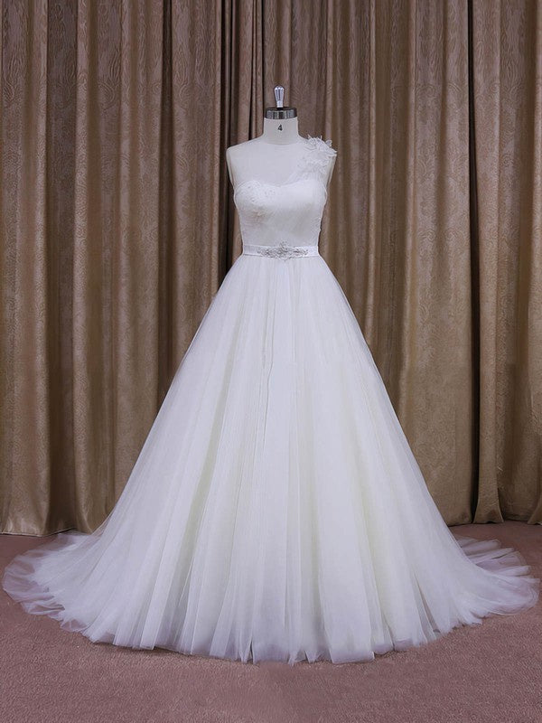 Chic One Shoulder Sleeveless Ball Gown Tulle Court Train Wedding Dresses with Sash