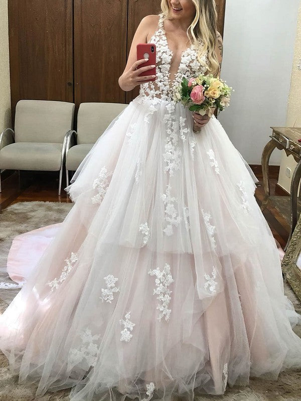 Exquisite Tiered V-Neck Sleevelsss Tulle Ball Gown Lace Wedding Dresses with Appliques