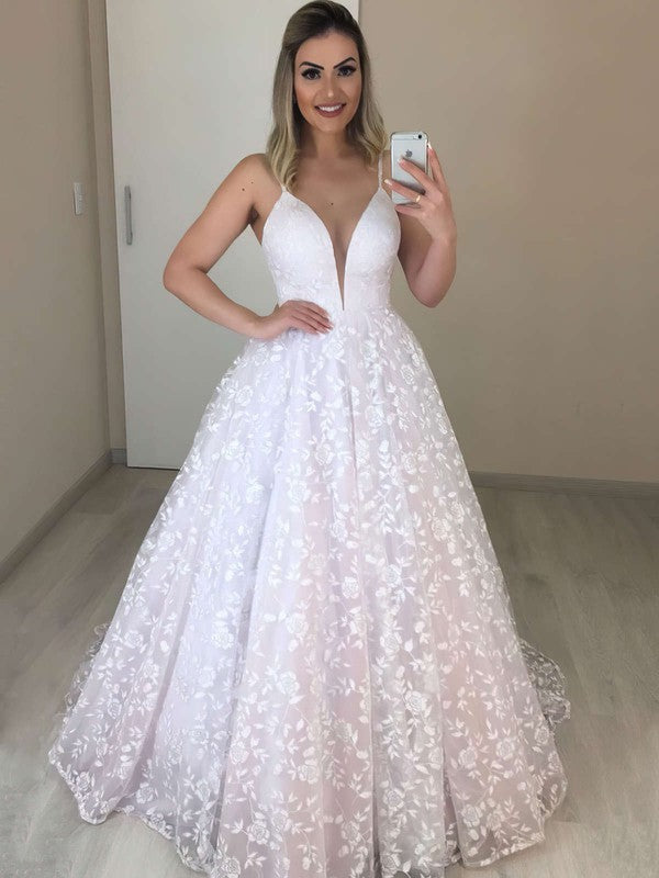 Chic V-Neck Spaghetti Straps Sleeveless Lace Ball Gown Wedding Dresses with Sweep Train