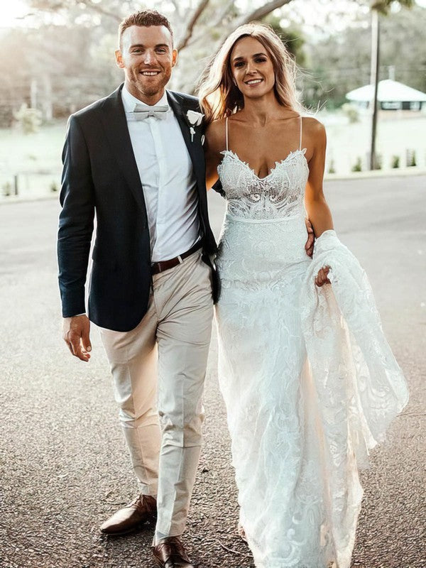Sexy V-Neck Spaghetti Straps Sleeveless Lace Sheath Wedding Dresses with Sweep Train