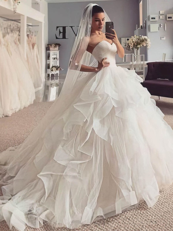 Gorgeous Ball Gown Sweetheart Strapless Tulle Wedding Dresses with Cascading Ruffles