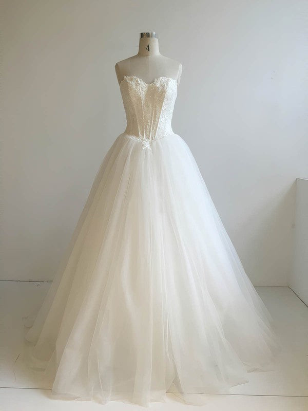 Gorgeous Floor-Length Sweetheart Strapless Ball Gown Tulle Wedding Dresses