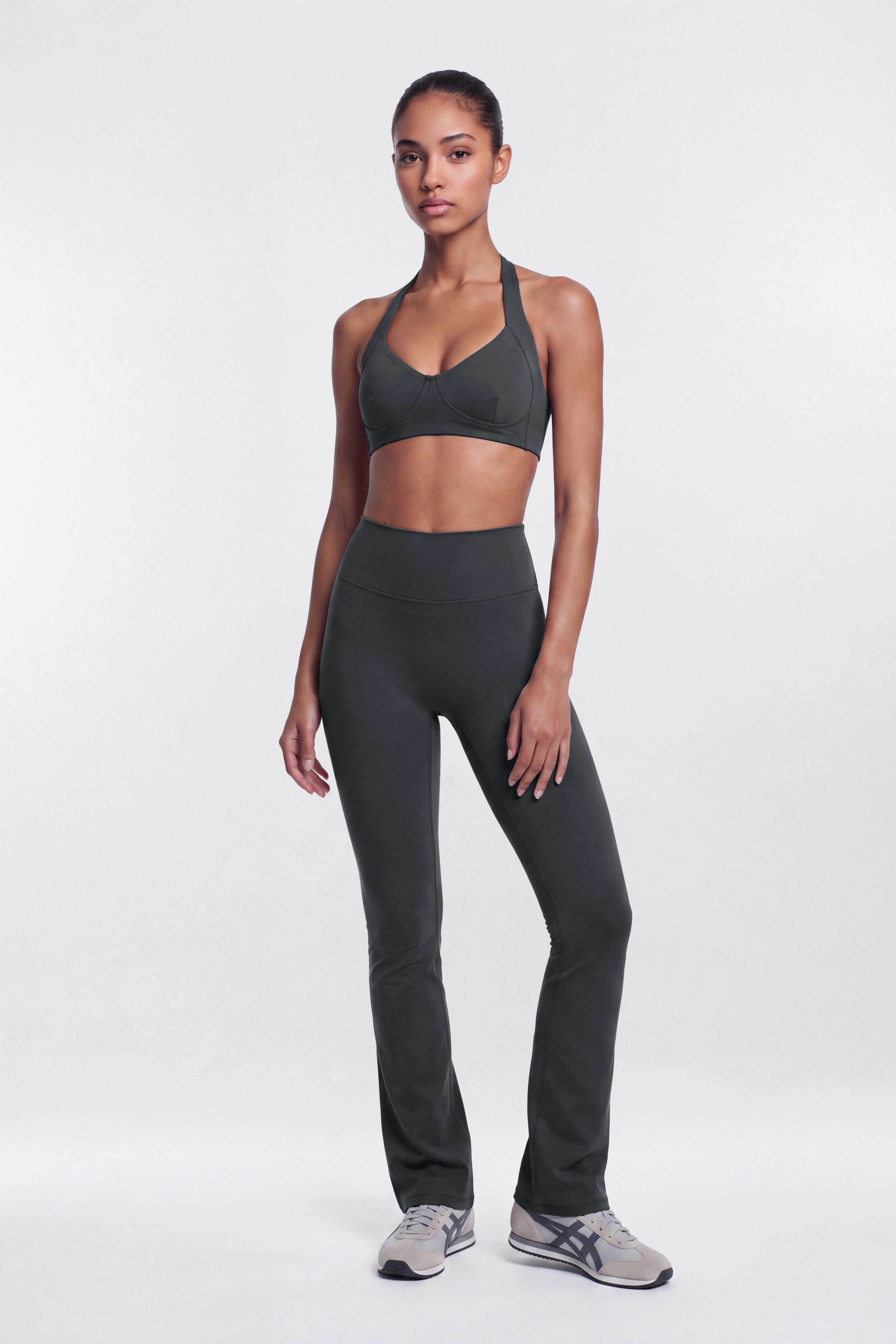CloudForm™ 32″ Flare Legging - Carbon